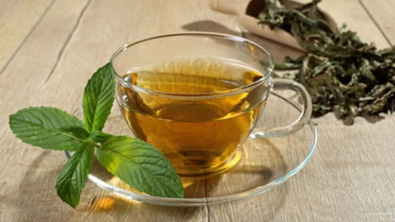 Prepara in casa una bevanda depurativa con ingredienti comuni per il fegato Prepara in casa una bevanda depurativa con ingredienti comuni per il fegato