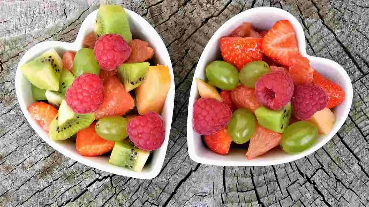 Il frutto che abbassa subito la pressione: lo consigliano anche i cardiologi Il frutto che abbassa subito la pressione: lo consigliano anche i cardiologi