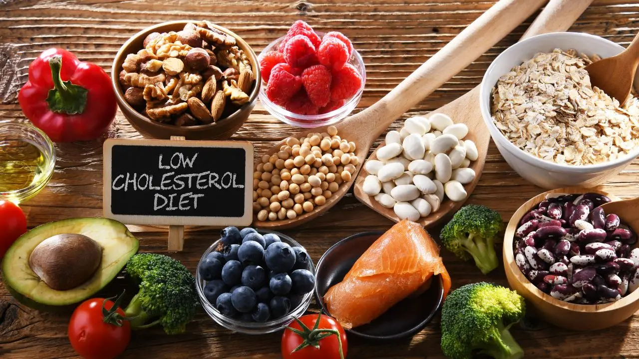 Colesterolo alto? Ecco i due alimenti che lo abbassano senza farmaci Colesterolo alto? Ecco i due alimenti che lo abbassano senza farmaci