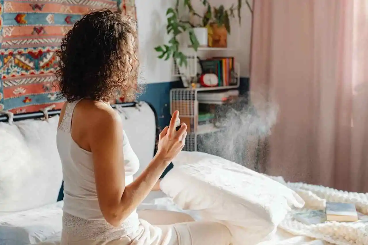 Non spruzzare mai questo profumatore sui tessuti: ecco cosa provoca Non spruzzare mai questo profumatore sui tessuti: ecco cosa provoca