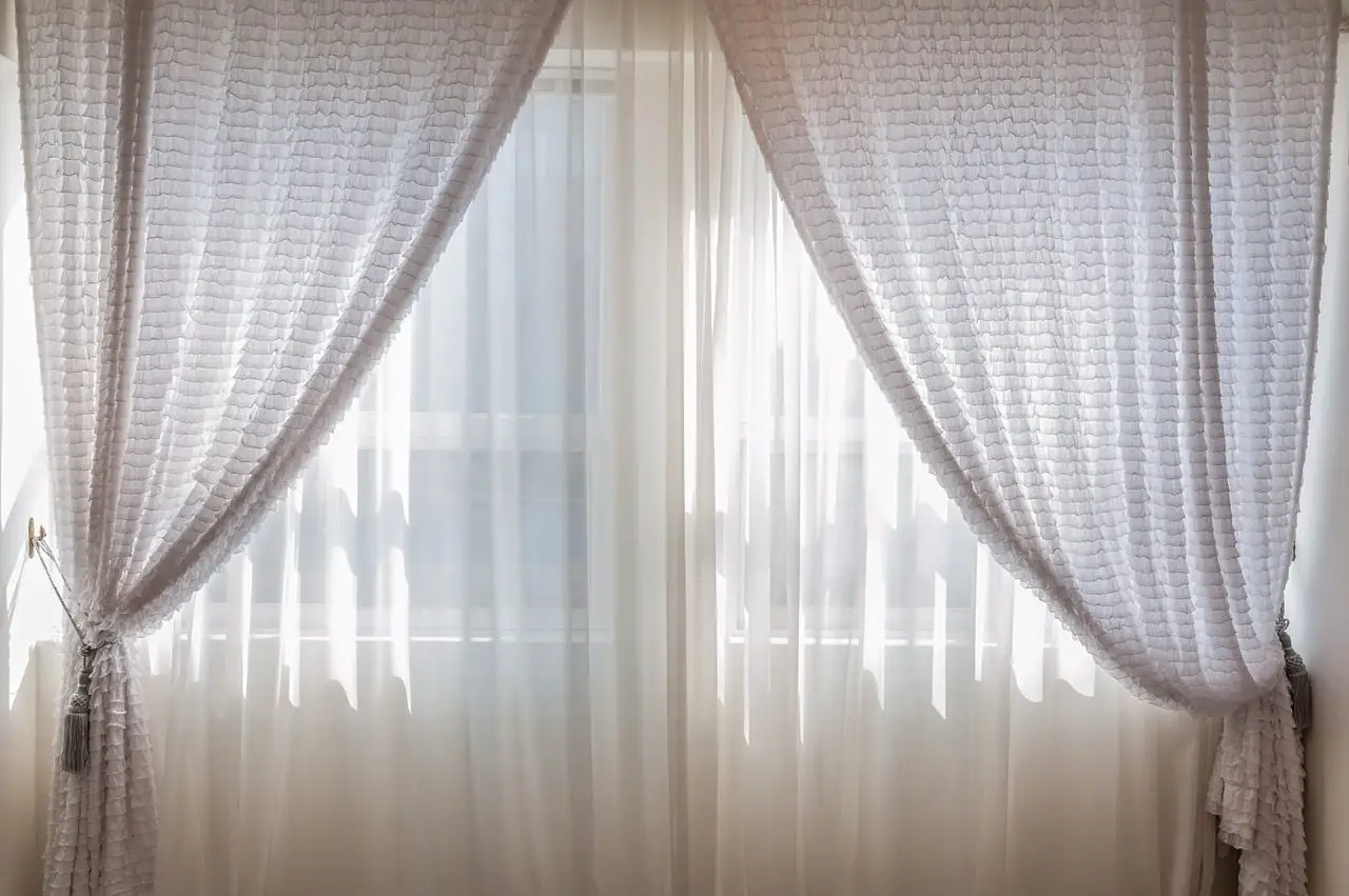 Tende troppo corte? Il trucco semplice per allungarle senza cucire Tende troppo corte? Il trucco semplice per allungarle senza cucire