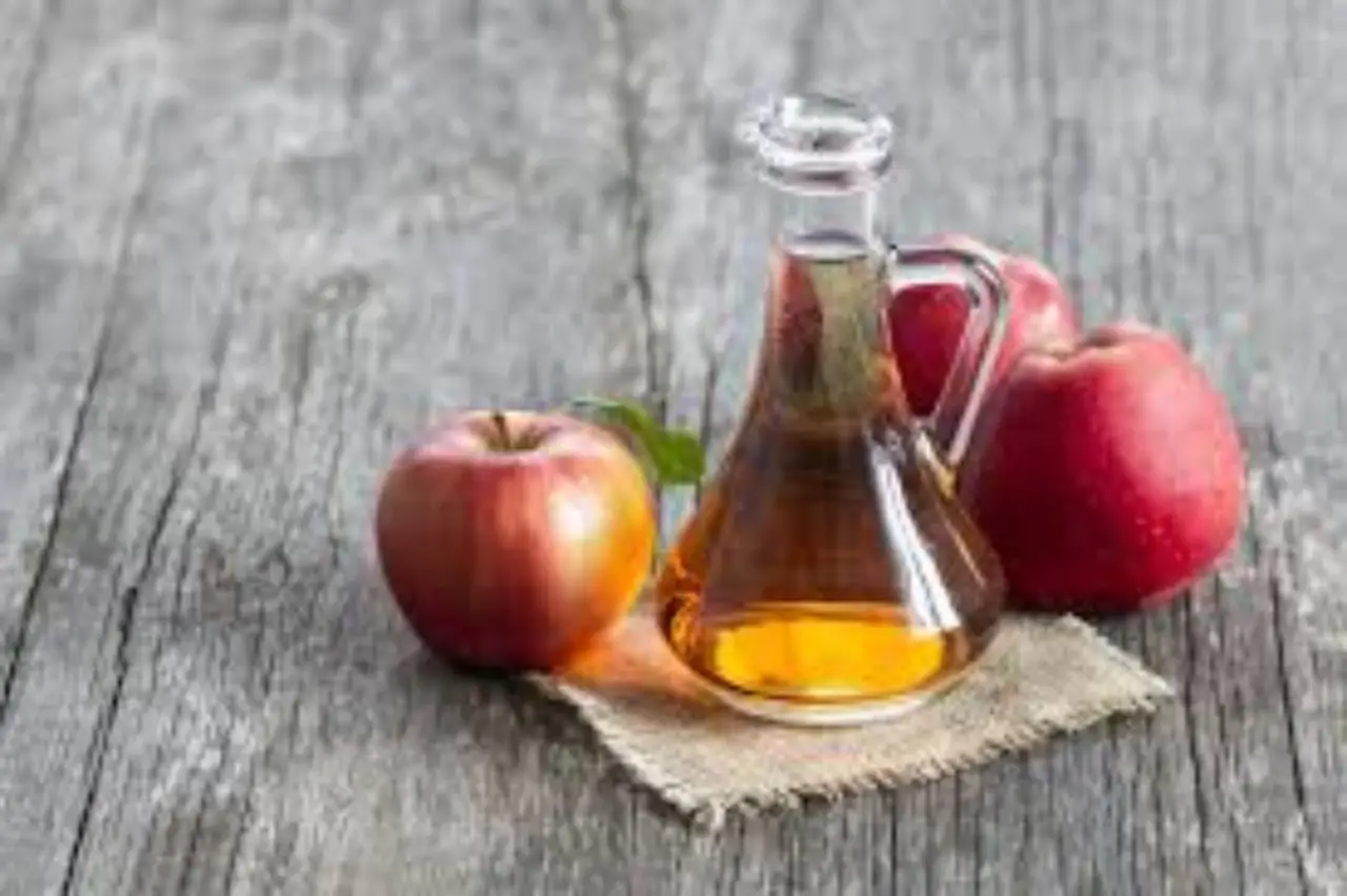 Vetri senza aloni in estate: il trucco con l’aceto che non tutti conoscono Vetri senza aloni in estate: il trucco con l’aceto che non tutti conoscono