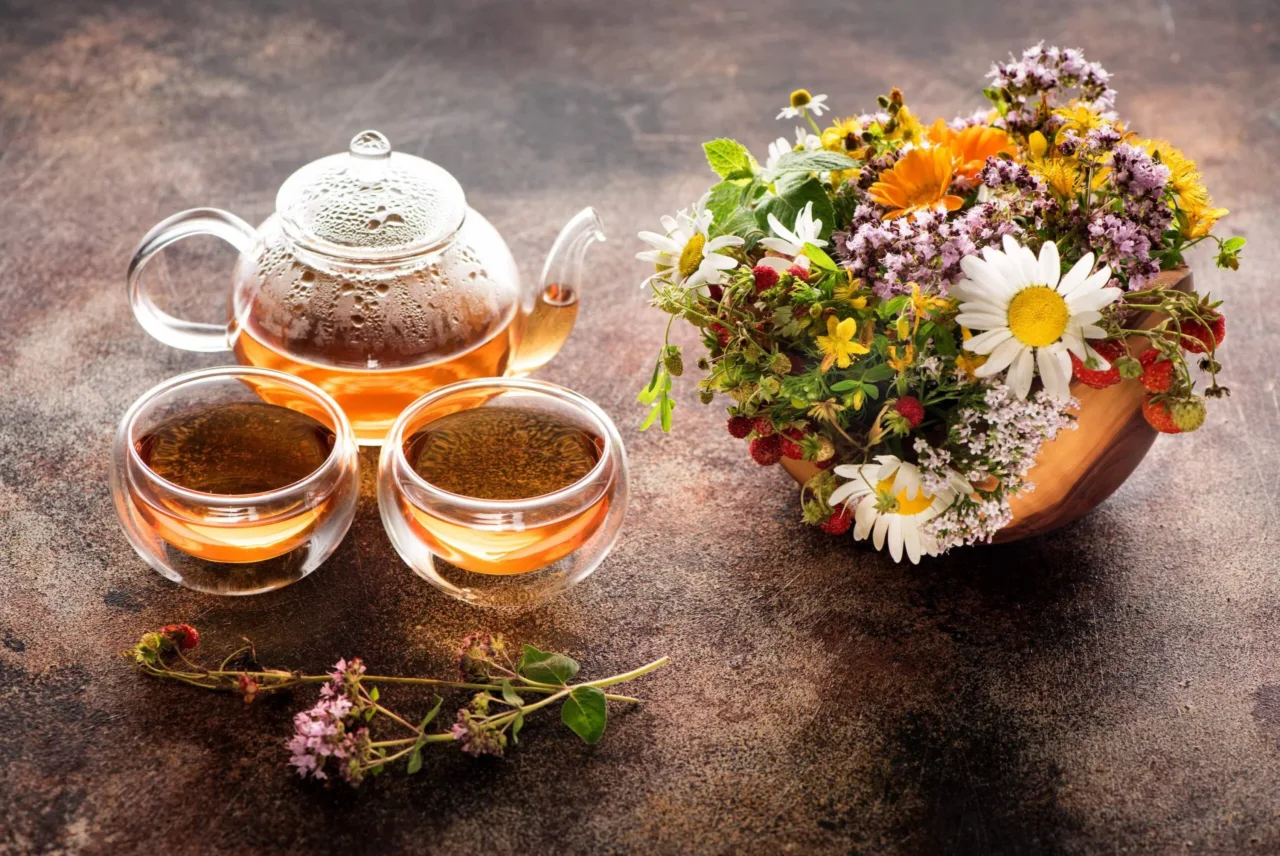 Scopri la tisana fresca che aiuta la digestione e migliora il benessere epatico Scopri la tisana fresca che aiuta la digestione e migliora il benessere epatico