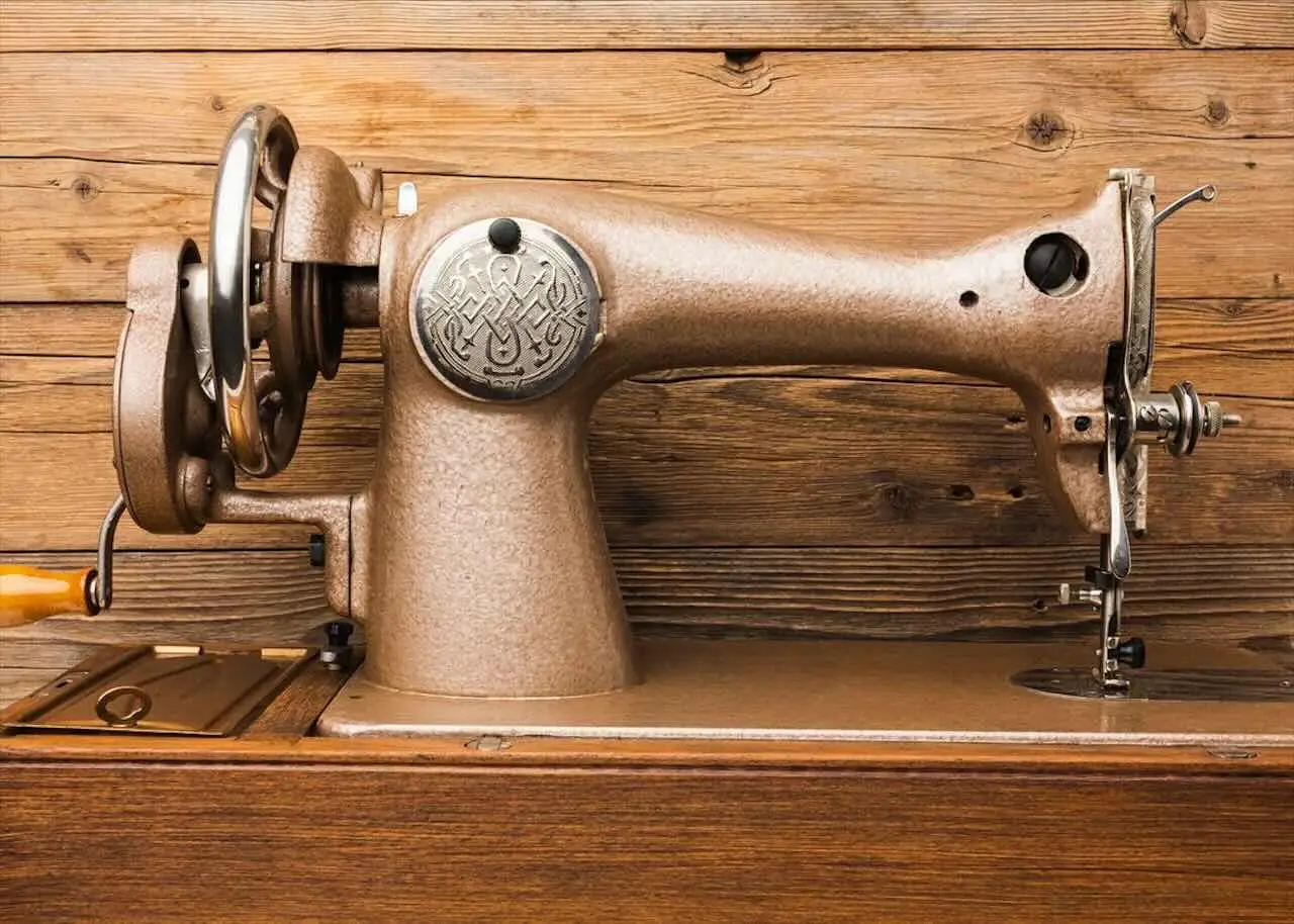 Come riconoscere una macchina da cucito vintage di valore tra i vecchi modelli Come riconoscere una macchina da cucito vintage di valore tra i vecchi modelli