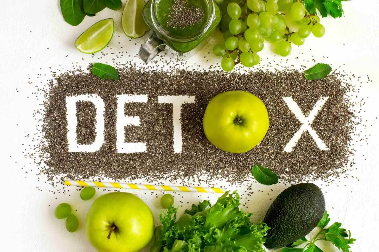 Prepara in casa una bevanda depurativa con ingredienti comuni per il fegato Prepara in casa una bevanda depurativa con ingredienti comuni per il fegato