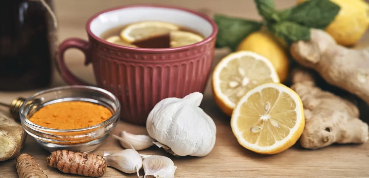 Prepara in casa una bevanda depurativa con ingredienti comuni per il fegato Prepara in casa una bevanda depurativa con ingredienti comuni per il fegato